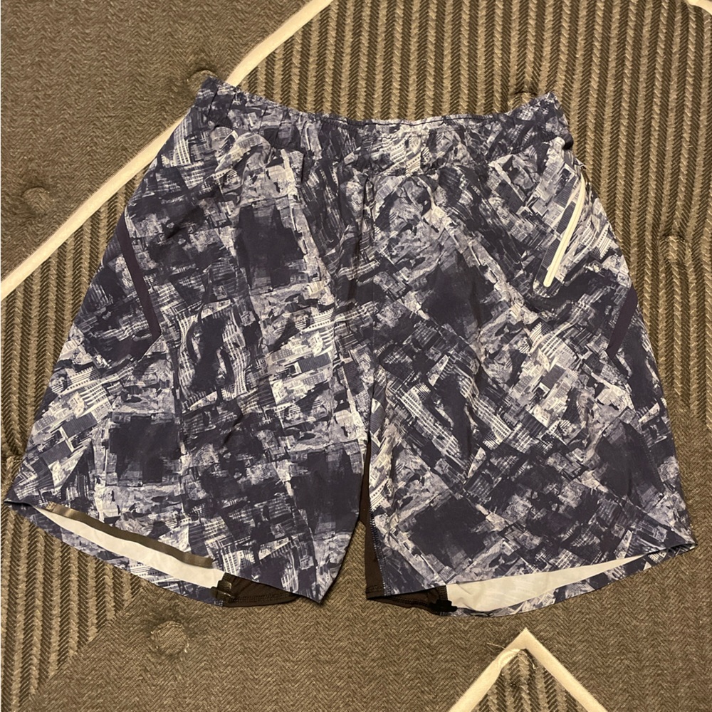 Lululemon Pace Breaker Linerless Short - Medium 7” - Patterned Blue